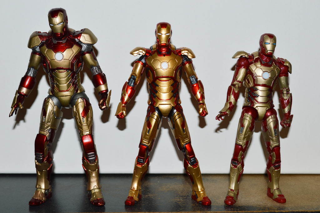 Marvel Legends Iron Man MK43 & MK42 Armor with Stand 6" Action Figure Loose