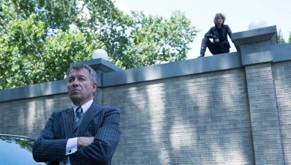GOTHAM: (L-R) Alfred (Sean Pertwee) and Selina (Camren Bicondova) in the ÒRise of the Villains: Strike ForceÓ episode of GOTHAM airing Monday, Oct. 12 (8:00-9:00 PM ET/PT) on FOX. ©2015 Fox Broadcasting Co. Cr: FOX.