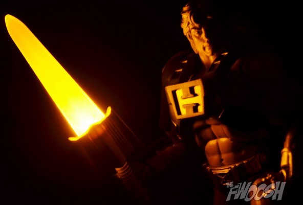 Masters-of-the-Universe-Classics-MOTUC-Laser-Power-He-Man-Review-sword-light