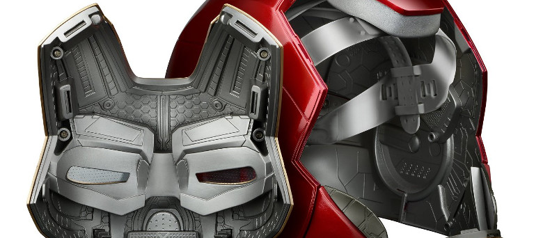 Hasbro: Role Play Iron Man Helmet and Captain America Shield Up