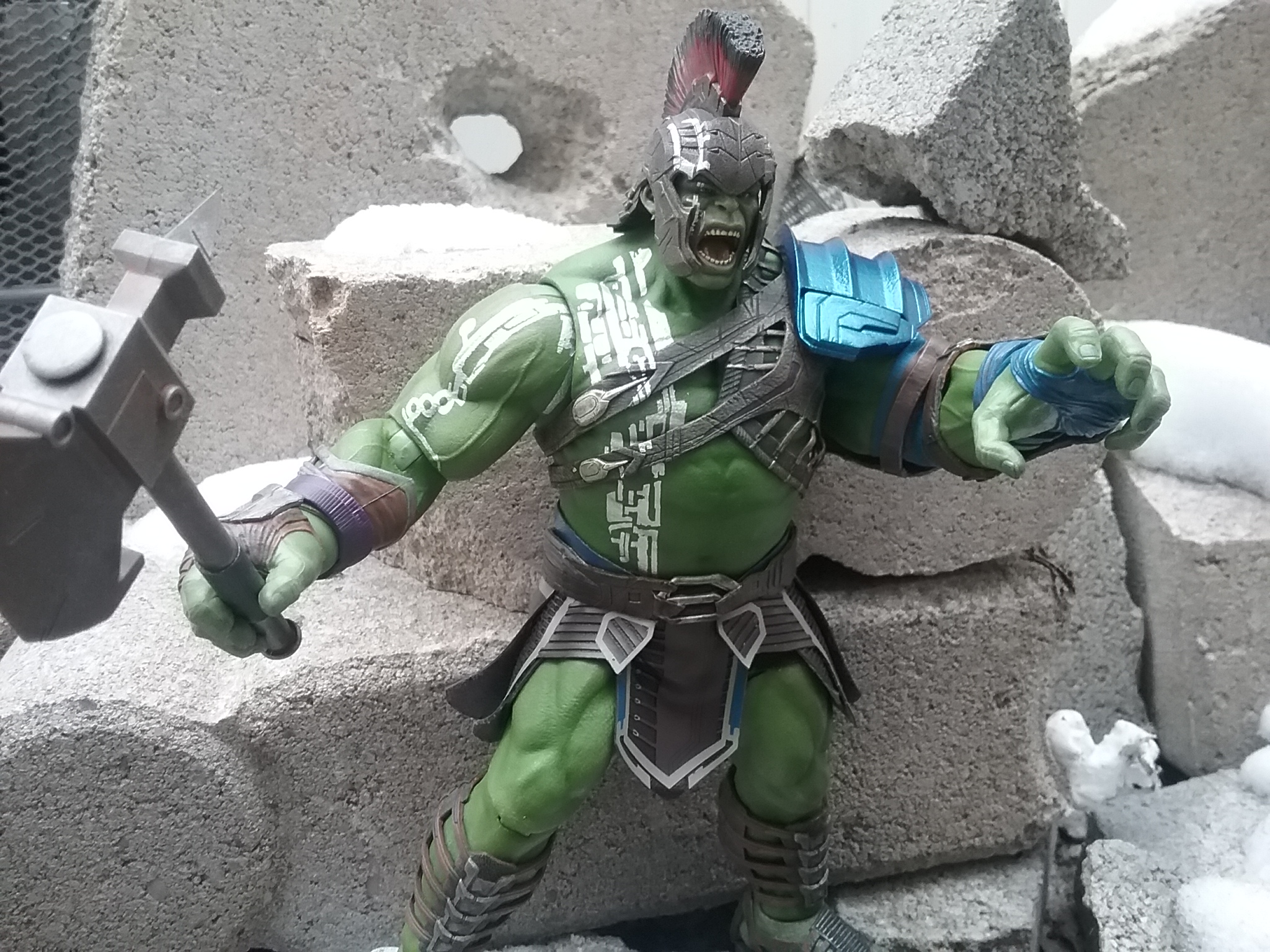  Mezco Toys One: 12 Collective: Marvel Thor Ragnarok Action  Figure : Toys & Games