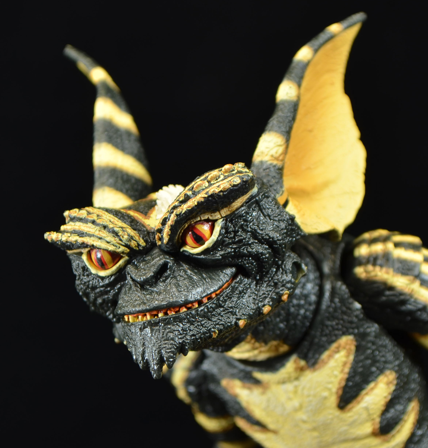 NECA-Reel-Toys-Ultimate-Gremlin-Review-ears-back