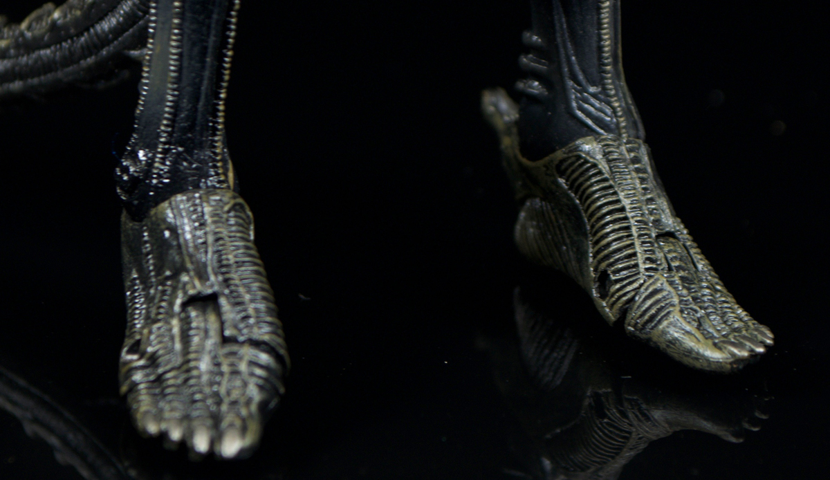 NECA-Alien-Ultimate-Edition-Big-Chap-Review-feet