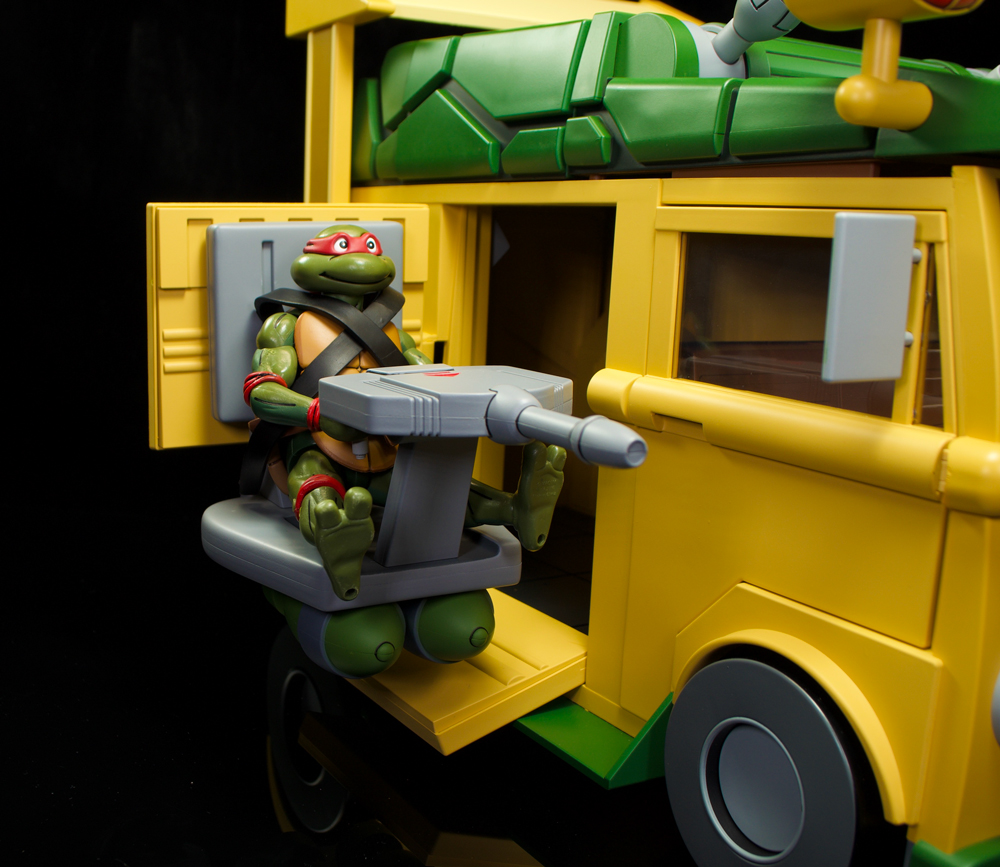 NECA Toys: Teenage Mutant Ninja Turtles Turtle Van First Look and Unboxing